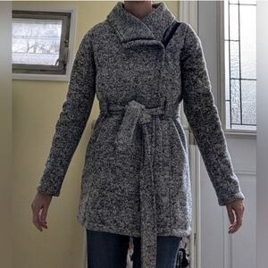 Steve Madden Grey And White Belted Coat With A Zip Up Closure